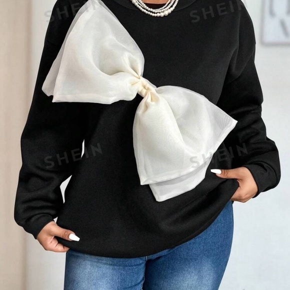 Black Sweatshirt with Cream Bow - Picture 1 of 1